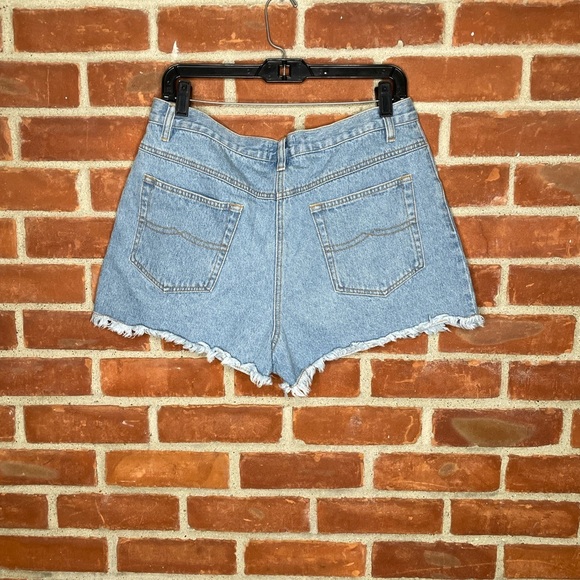 Vintage frayed edge denim shorts - Picture 4 of 6